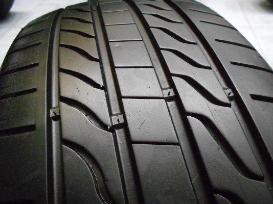 ขายยาง Michelin 215/60/16 ปลายปี 13 ดอกสวย ไม่มีปะ 1 ชุด / ใส่ฟรี ส่งฟรีค่ะ