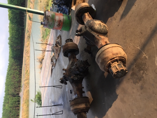 ขายสองเพลานิสสันudทั้งแท่นครบ