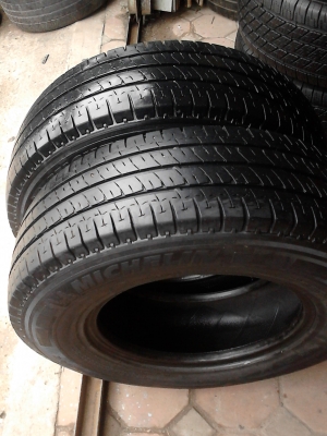 195R14 MICHELIN AGILIS  ยางสวย ดอกหนา ไม่มีปะ มี 2 เส้น โทร.081-427-3941