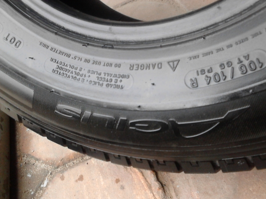 195R14 MICHELIN AGILIS  ยางสวย ดอกหนา ไม่มีปะ มี 2 เส้น โทร.081-427-3941