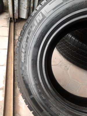 195R14 MICHELIN AGILIS  ยางสวย ดอกหนา ไม่มีปะ มี 2 เส้น โทร.081-427-3941
