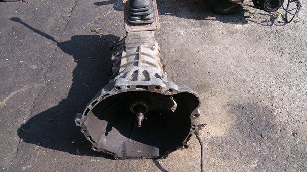 ขายเกียร์ธรรมดาห้าสปีดใส่เครื่องยนต์โตโยต้า2L-5L