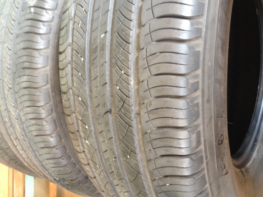 ขายยาง michelin latitude ขนาด 265 70 16 ปลายปี 2010 ครับ ขายยาง michelin latitude ขนาด 265 70 16 ปลายปี 2010 ครับ