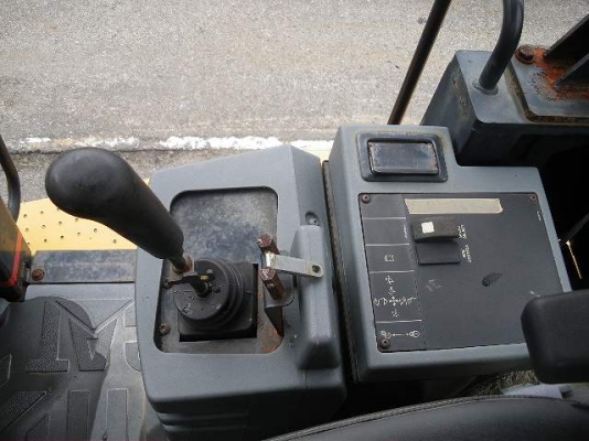 CAT 910G #B9X***** ปี2003 1925ชม.งามครับ หากรอของได้ 30-45 วัน ติดต่อมาได้เลยครับ