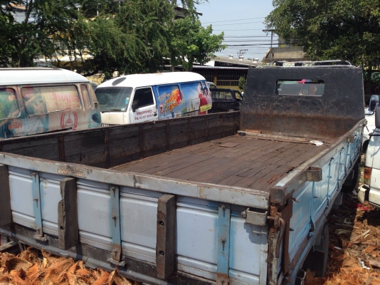 ขายรถ 6 ล้อ อีซูซุ NPR 120 แรง กระบะคาร์โก้ ยาว 5 เมตร