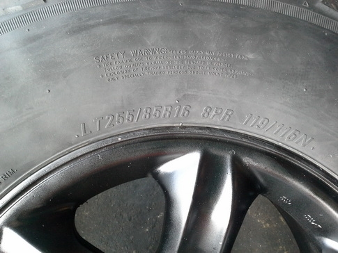 เล็บเหยี่ยว อีสุแท้ + Maxxis 255/85/16 ปี09