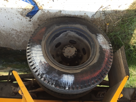 ขายรถน้ำIsuzu หน้ายาว เครื่อง6bd1 165แรง ขับใช้งานได้ สนใจติดต่อ0968858213