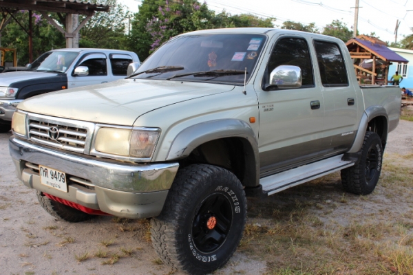 4WD 4ตู ปี01 ราคา210,000 เครื่องดี คัชชีสวย โทร 083-635-6333 แม็กซ์ สุราษฎร์