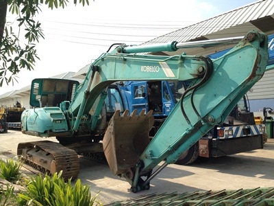 รถขุด Kobelco SK200-3 สต็อเราจากญี่ปุ่น สนใจโทร. 080-6565422 (หนิง)