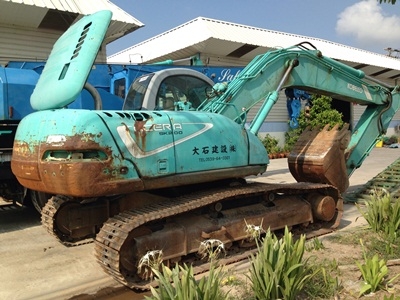 รถขุด Kobelco SK200-3 สต็อเราจากญี่ปุ่น สนใจโทร. 080-6565422 (หนิง)