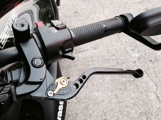 ER ปี 2013   หล่อๆพร้อมขี่เทียว