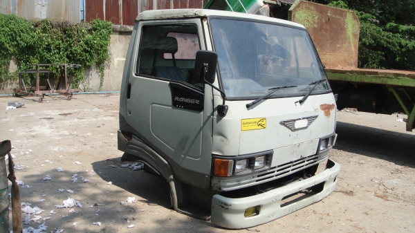 หัว HINO FC ฃุปเปอร์เสี่ยสภาพสวยเดิมๆ กันชน ขาดีดหน้า-หลัง  ตู้แอร์ ของครบ ราคาถูก