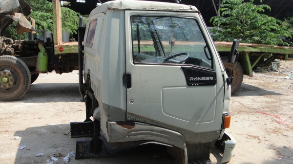 หัว HINO FC ฃุปเปอร์เสี่ยสภาพสวยเดิมๆ กันชน ขาดีดหน้า-หลัง  ตู้แอร์ ของครบ ราคาถูก