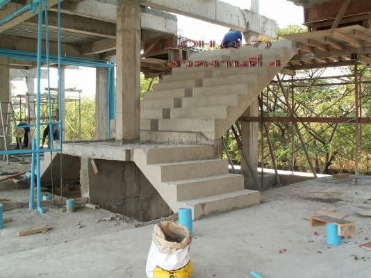 ขายแบบหล่อบันไดคอนกรีตสำเร็จรูป หล่อได้ยาวสุด 11 ขั้น