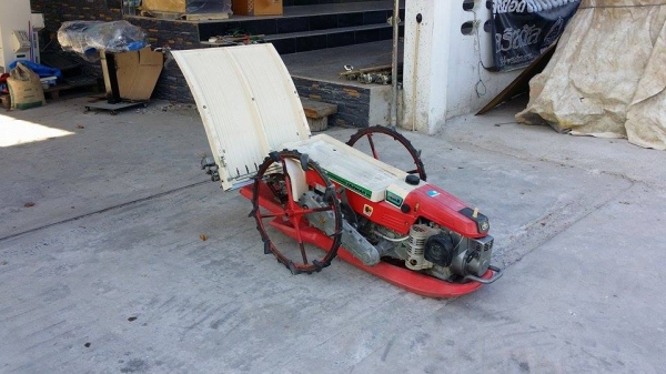 รถดำนา YANMAR รุ่น YP220 เก่าญี่ปุ่น  ดำนา 2 แถว  ขนาดกระทัดรัด สภาพสวย เครื่องยนต์ติดง่าย สภาพพร้อมใช้งาน ไม่เคยใช้งานในไทย