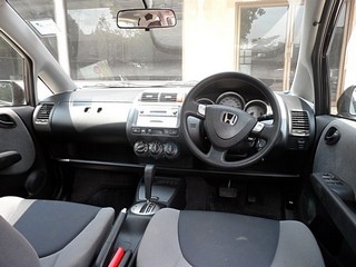 HONDA JAZZ 1.5 AUTO I-DSI ปี 2004 จัดไฟแนนซ์ง่าย ไม่ต้องมีคนค้ำ T.086-527-9533