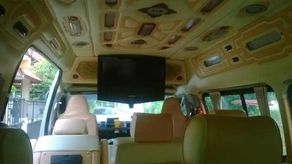 รถตู้ โตโยต้า COMMUTER 2.5 D4d ปี05 เกียร์ธรรมดา ตกแต่ง VIP 11 ที่นั่ง เครื่องดี แอร์ไมโครบัส พร้อมใช้ 640,000 บาท รถตู้ โตโยต้า COMMUTER 2.5 D4d ปี05 เกียร์ธรรมดา ตกแต่ง VIP 11 ที่นั่ง เครื่องดี แอร์ไมโครบัส พร้อมใช้ 640,000 บาท