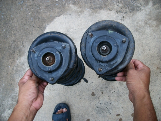 ขายถูก โช๊คคู่หน้า นิสัน บี 14