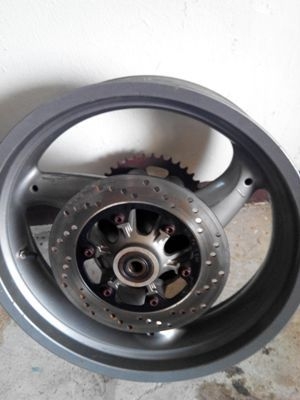 ขายล้อแม็ก brembo 17x4.5 ถอดออกจาก Ducati ใส่ยางเดิม160/60 และอะไหล่อื่นๆ อีกมากมาย