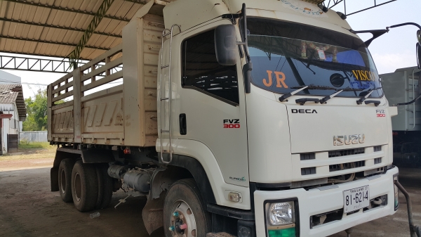 ขาย 10 ล้อ 2 เพลา กระบะสามมิตรล๊อนเฉียงดั้ม ISUZU 300 ปี52 ยางตามสะภาพ ราคา.1950000 สนใจโทรจองด่วน