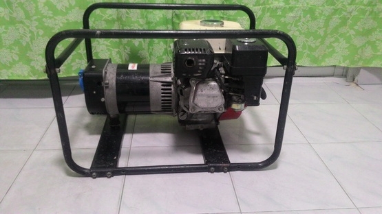 เครื่องปั่นไฟเบนซิล ขนาด 3 KVA 220V  เครื่อง honda 4จังหวะ(แท้) พร้อมใช้งานครับ
