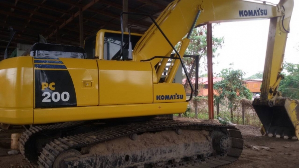 ขายรถแบคโฮ  KOMATSU PC 200 รุ่น 8 พร้อมหัวลาก ซูโม่ 227 ขายยกคู่