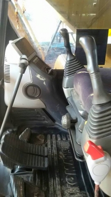 ขายรถแบคโฮ KOMATSU PC 200 รุ่น 8 พร้อมหัวลาก ซูโม่ 227 ขายยกคู่ ขายรถแบคโฮ KOMATSU PC 200 รุ่น 8 พร้อมหัวลาก ซูโม่ 227 ขายยกคู่