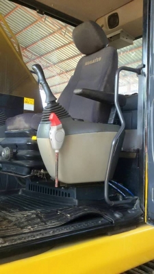 ขายรถแบคโฮ KOMATSU PC 200 รุ่น 8 พร้อมหัวลาก ซูโม่ 227 ขายยกคู่ ขายรถแบคโฮ KOMATSU PC 200 รุ่น 8 พร้อมหัวลาก ซูโม่ 227 ขายยกคู่