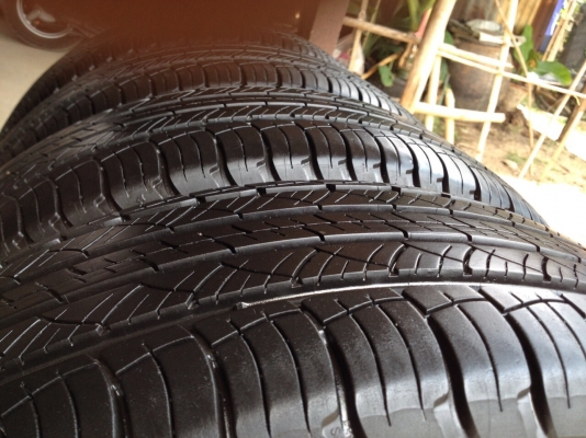 ยางมิชลิน215 70R16ปี2013สวยคุ้มๆ ยางมิชลิน215 70R16ปี2013สวยคุ้มๆ