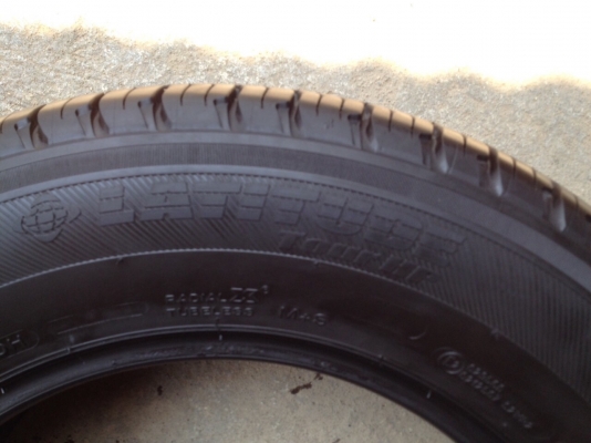 ยางมิชลิน215 70R16ปี2013สวยคุ้มๆ ยางมิชลิน215 70R16ปี2013สวยคุ้มๆ