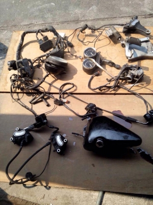 ขาย เครื่องฮาเล่883 ปี2002 พร้อมอินวอยเครื่อง พร้อมชุดไฟครบชุดและอุปกรณ์หลายรายการราคา 120,000 ขาย เครื่องฮาเล่883 ปี2002 พร้อมอินวอยเครื่อง พร้อมชุดไฟครบชุดและอุปกรณ์หลายรายการราคา 120,000