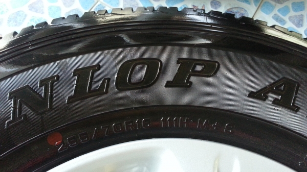 ขายยาง DUNLOP  AT20  255 70R16 ปี13