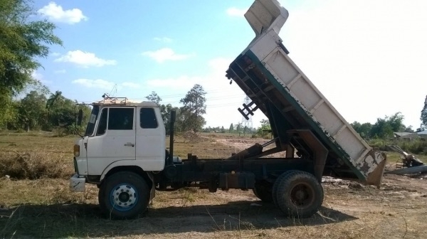 ขาย 6 ล้อดั้ม KL300 เครื่อง EH700 168 แรงม้า เฟืองท้ายใหญ่จัมโบ้ พวงมาลัยพาวเวอร์ ยางเต็มทั้ง 6 เส้น ทะเบียนเต็มพรัอมโอน