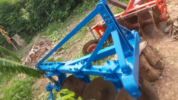 ผาน 3 โครง 4 รถไถฟร์อด