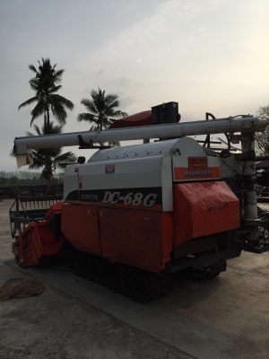 ขายรถเกี่ยวข้าวDc68g