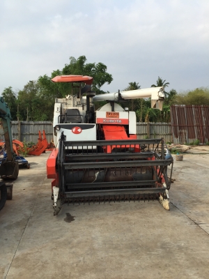 ขายรถเกี่ยวข้าวDc68g