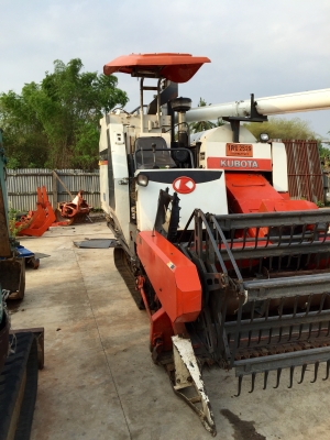 ขายรถเกี่ยวข้าวDc68g