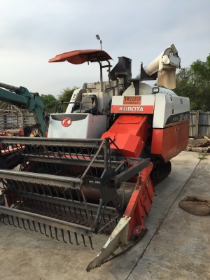 ขายรถเกี่ยวข้าวDc68g