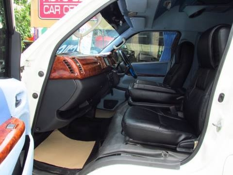 กรุณากรอกรายละเอียด...TOYOTA COMMUTER CNG /เบนซิน ปี 2012 เกียร์ธรรมดา แต่งวีไอพี สีขาวสวยๆ ราคา 849,000 บาท สวยพร้อมใช้ โทร 0922726669 คุณตันหยงค่ะ