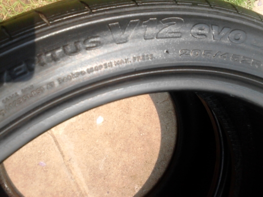 205/45R17  ต่างยี่ห้อ มี 3 เส้น tel.081-427-3941