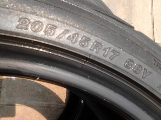 205/45R17  ต่างยี่ห้อ มี 3 เส้น tel.081-427-3941