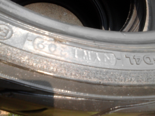 205/45R17  ต่างยี่ห้อ มี 3 เส้น tel.081-427-3941