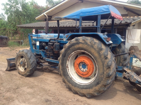 ขายรถไถ 2 เพลา เสื้อลายปั้มกลม  Ford 6610 มีภาพวีดีโอ สภาพสวยพร้อมใช้  ผานดันหน้า และผาน 5 ราคา 385,000 บาท ต่อรองได้ครับ  โทร 081-9972972 089-8451778