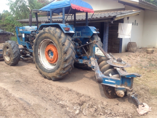 ขายรถไถ 2 เพลา เสื้อลายปั้มกลม  Ford 6610 มีภาพวีดีโอ สภาพสวยพร้อมใช้  ผานดันหน้า และผาน 5 ราคา 385,000 บาท ต่อรองได้ครับ  โทร 081-9972972 089-8451778