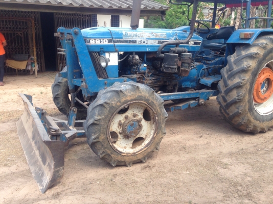 ขายรถไถ 2 เพลา เสื้อลายปั้มกลม  Ford 6610 มีภาพวีดีโอ สภาพสวยพร้อมใช้  ผานดันหน้า และผาน 5 ราคา 385,000 บาท ต่อรองได้ครับ  โทร 081-9972972 089-8451778