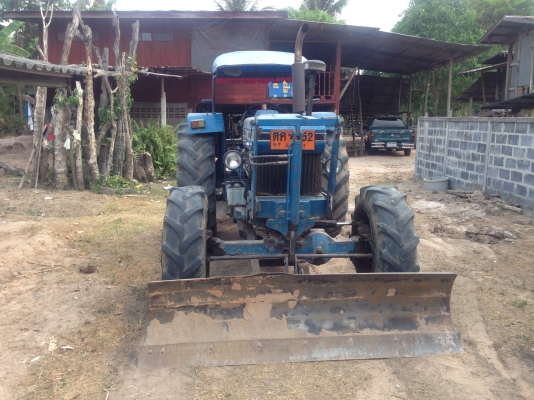 ขายรถไถ 2 เพลา เสื้อลายปั้มกลม  Ford 6610 มีภาพวีดีโอ สภาพสวยพร้อมใช้  ผานดันหน้า และผาน 5 ราคา 385,000 บาท ต่อรองได้ครับ  โทร 081-9972972 089-8451778