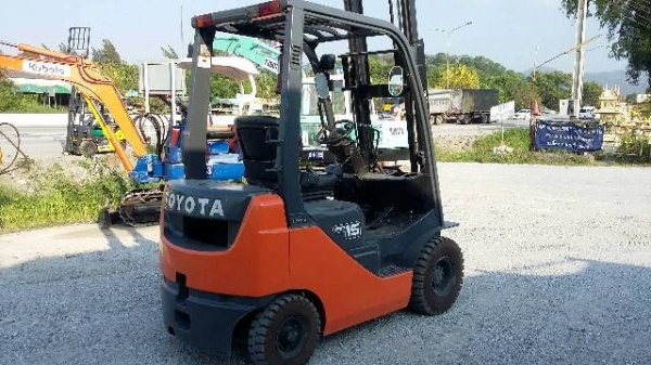 รถโฟล์คลิฟท์  1.5 ตัน  เครื่อง 5K ทำสีใหม่ ยางตันใหม่ สภาพพร้อมใช้