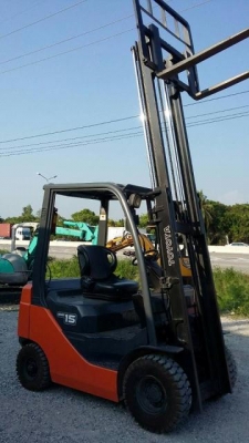 รถโฟล์คลิฟท์  1.5 ตัน  เครื่อง 5K ทำสีใหม่ ยางตันใหม่ สภาพพร้อมใช้