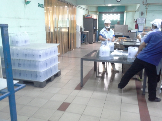 เครื่องบรรจุน้ำดื่ม ล้างขวด ปิดฝา ระบบโรตารี โชว์ดาว โรต้าแพ็ค กำลังการผลิต 6 ล้านขวด/เดือน จำนวน 1 ไลน์ผลิต เครื่องจักรพร้อมใช้งาน