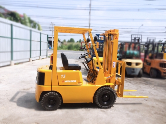 ขายโฟล์คลิฟท์ 1.5 ตัน 3 เมตรมีสไลด์ชิพ(เลื่อนงาซ้ายขวาได้)เกียร์ธรรมดา สภาพดีมากๆขาย 155,000฿ จะเด็ด 094-4267888